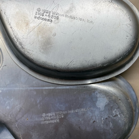 4pc Collection of Wilton Gingerbread person cake/cookie pans - Picture 6 of 11